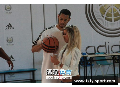 球员女友亮相！情感揭秘与时尚同行